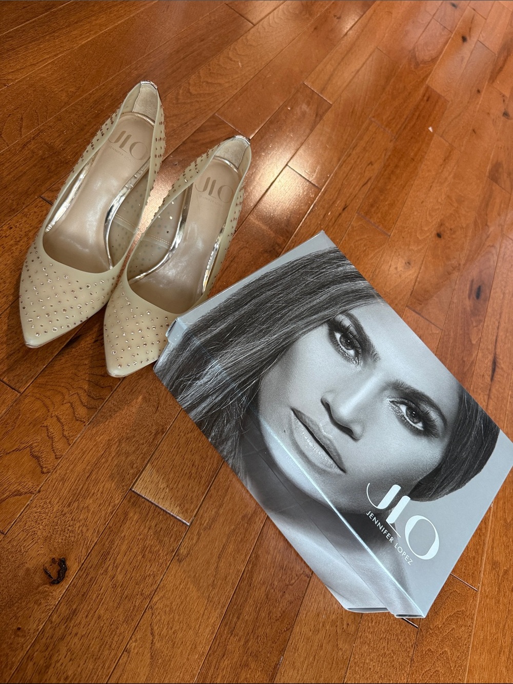 NEW 6M Jennifer Lopez JLO Bisque Erregina Heels Women